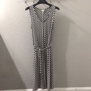 Merona stretchy black and white flowy dress